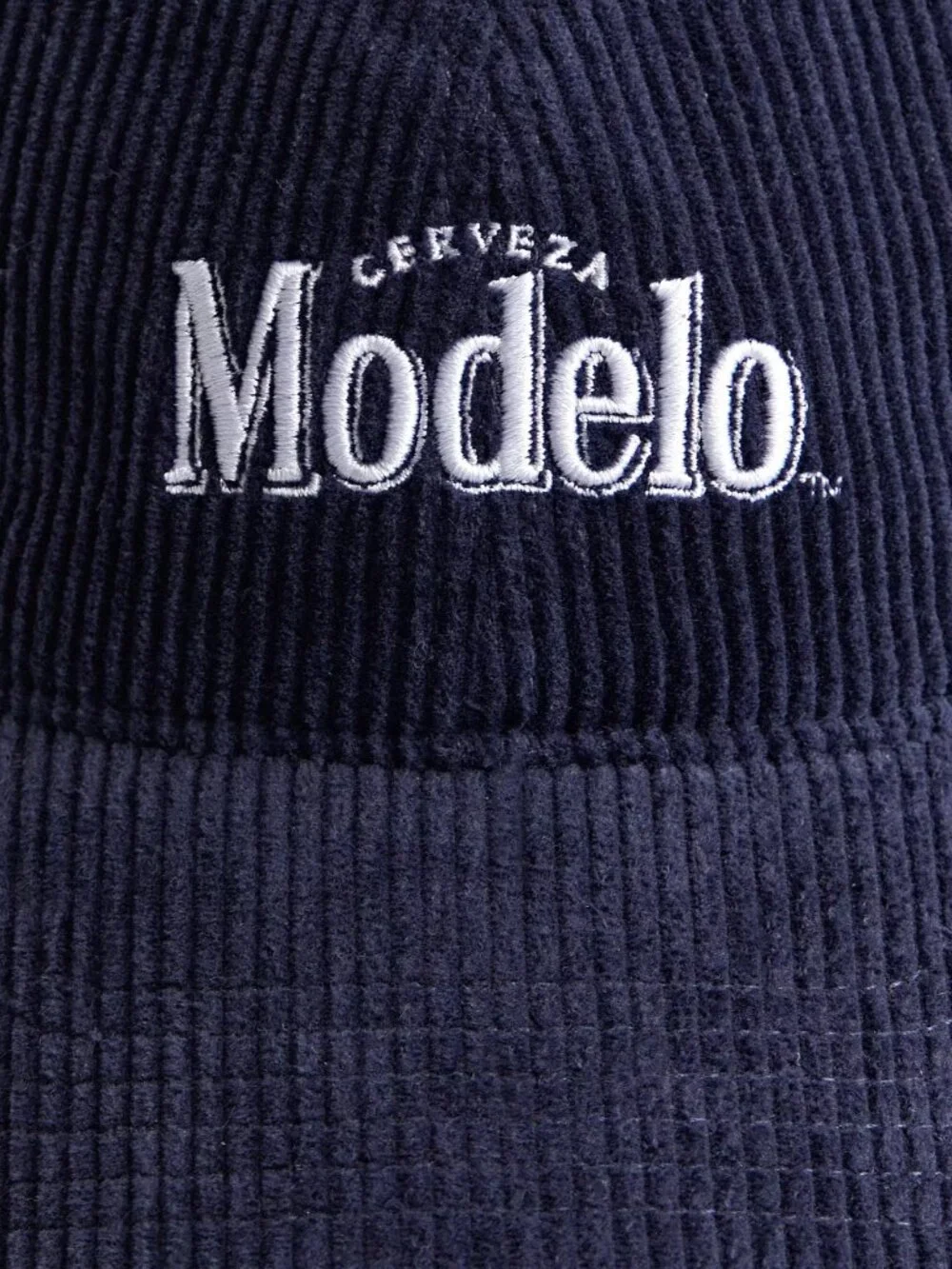 URBAN OUTFITTERS MODELO CORDUROY HAT